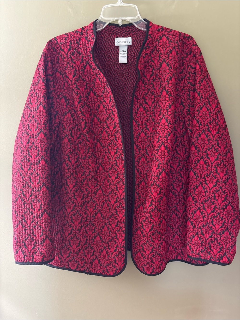 Catherines quilted light jacket/Cardigan Size 2X Red & Black Damask Print